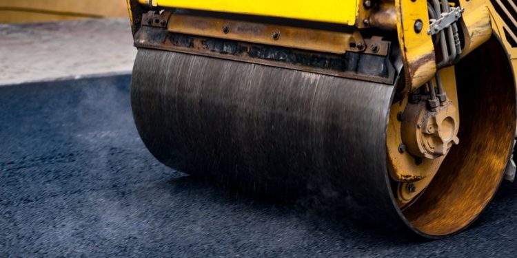 Homem morre atropelado por rolo compressor no Paraná