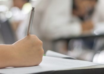 Paraná tem cinco concursos públicos com inscrições abertas; veja como participar