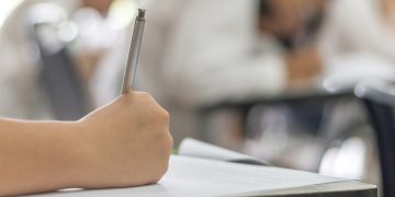 Paraná tem cinco concursos públicos com inscrições abertas; veja como participar