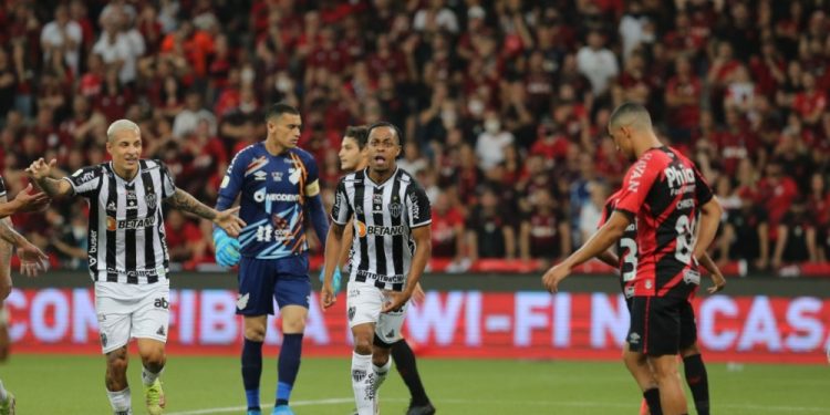 Com muita polêmica, Athletico perde novamente para o Atlético-MG e fica sem o título da Copa do Brasil