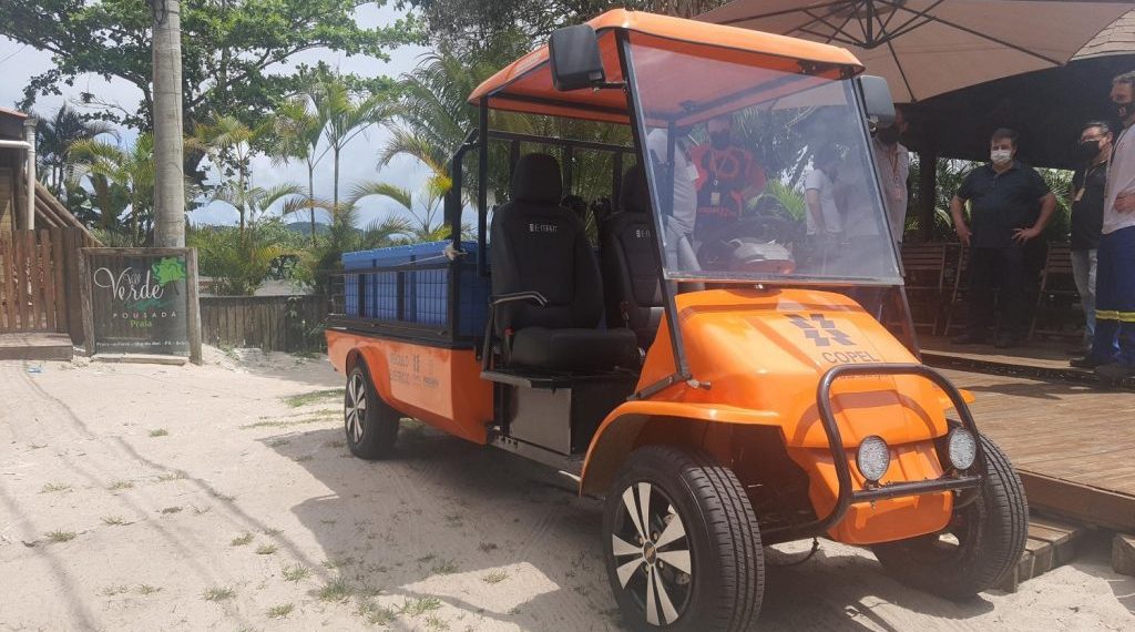 Copel entrega carros elétricos para eletricistas na Ilha do Mel