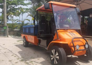 Copel entrega carros elétricos para eletricistas na Ilha do Mel