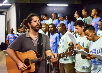Coral transforma a vida de pessoas em situação de rua