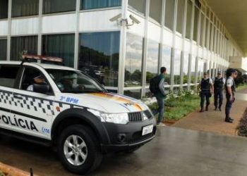 Major chama viatura pelo 190 e manda PMs levarem funcionário dele em casa