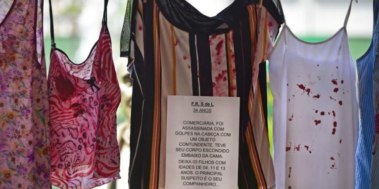 Casos de estupro voltam a crescer no 1º semestre de 2021; 4 mulheres são vítimas de feminicídio por dia no Brasil