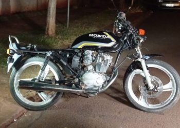 Mãe morre e filha fica ferida após serem atropeladas por piloto que empinava moto em Maringá, diz polícia