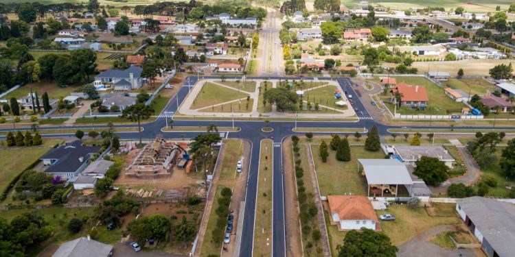 OBRAS DE PAVIMENTAÇÃO NO DISTRITO DE ENTRE RIOS SÃO CONCLUÍDAS