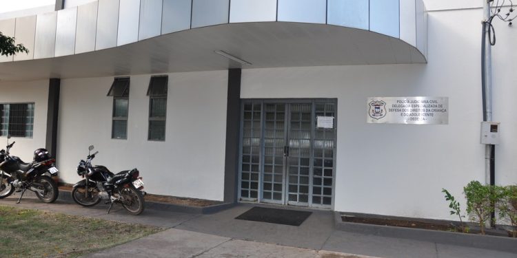 Mãe é presa suspeita de permitir abuso sexual da filha de 13 anos