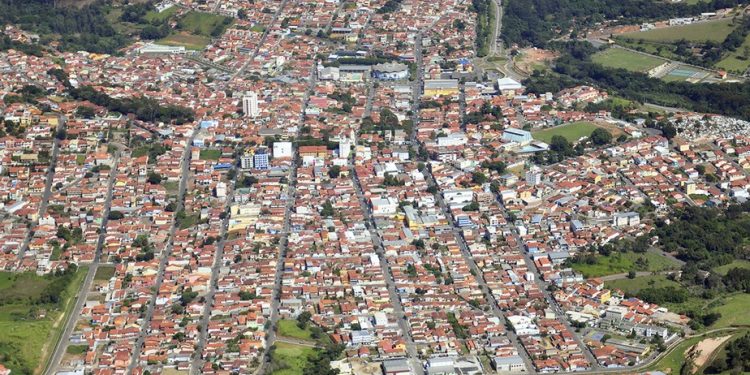 Festa de confraternização contaminou 23 funcionários de empresa de MG com a variante ômicron, confirma Saúde