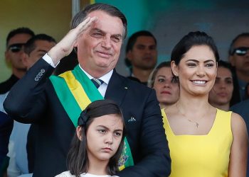 Bolsonaro diz que não vai vacinar sua filha: ‘Espero que não haja interferência do Judiciário’