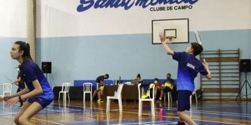 Pelo sonho de ver o filho atleta profissional, mãe vende bombons pra bancar campeonatos