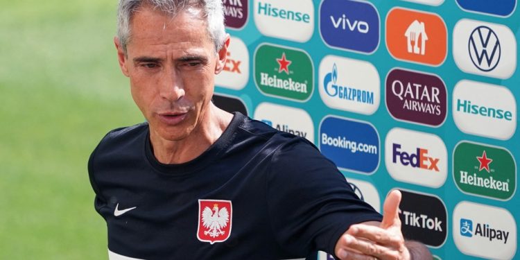 Mais longe de Jorge Jesus, Flamengo encaminha acerto com Paulo Sousa, técnico da Polônia