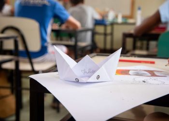 Pandemia aumenta em 170% número de crianças fora da escola