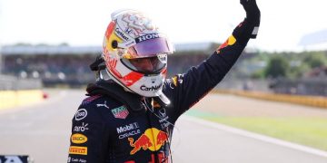 Verstappen faz a pole e leva vantagem em título mais disputado em 47 anos