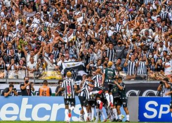 À beira da Série B, Grêmio só empata em dia de festa do campeão Atlético-MG