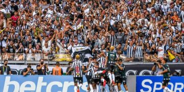 À beira da Série B, Grêmio só empata em dia de festa do campeão Atlético-MG