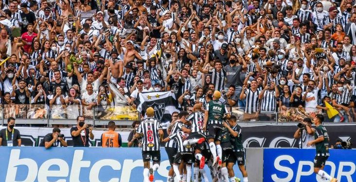 À beira da Série B, Grêmio só empata em dia de festa do campeão Atlético-MG