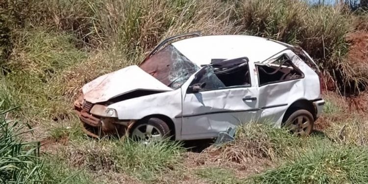 Morre homem que foi ejetado de carro durante capotamento, em Guairaçá