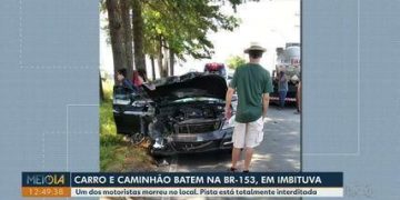 Homem morre depois de bater carro contra caminhão ao tentar ultrapassagem na BR-153, em Imbituva