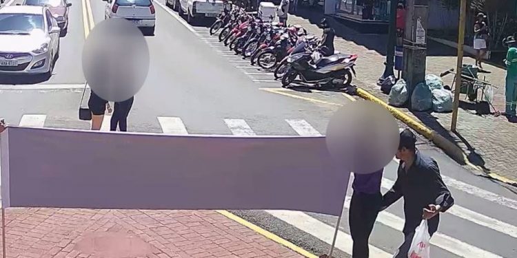 Homem flagrado passando a mão em mulher em Apucarana vira réu por importunação sexual