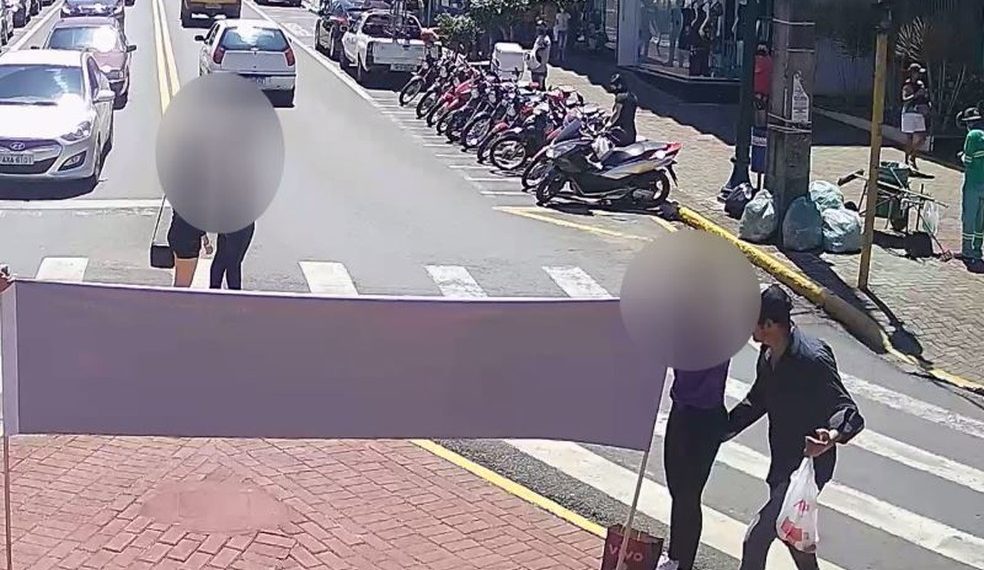 Homem flagrado passando a mão em mulher em Apucarana vira réu por importunação sexual