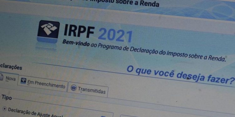 Receita paga hoje lote residual de restituições do IRPF 2021