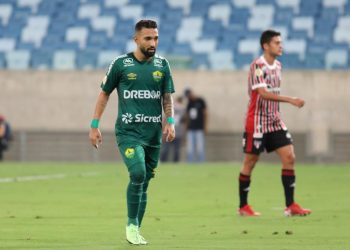 Cuiabá anuncia rescisão de contrato de Clayson após acusação de agressão a mulher