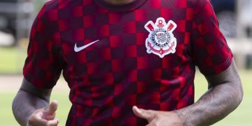 Diretoria do Corinthians agenda encontro com Paulinho e pode fechar contratação