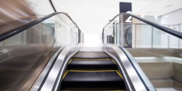 Suspeito de tirar foto de mulher por baixo de saia em escada rolante é preso, em Londrina