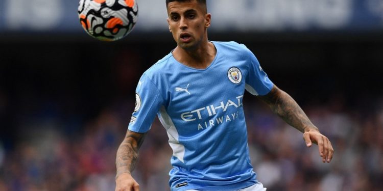 Jogador do Manchester City tem casa assaltada e é agredido