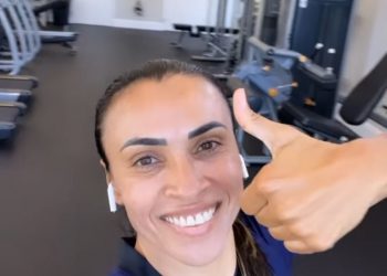 Desejo da torcida, Marta publica foto com a camisa do Corinthians na véspera de Natal