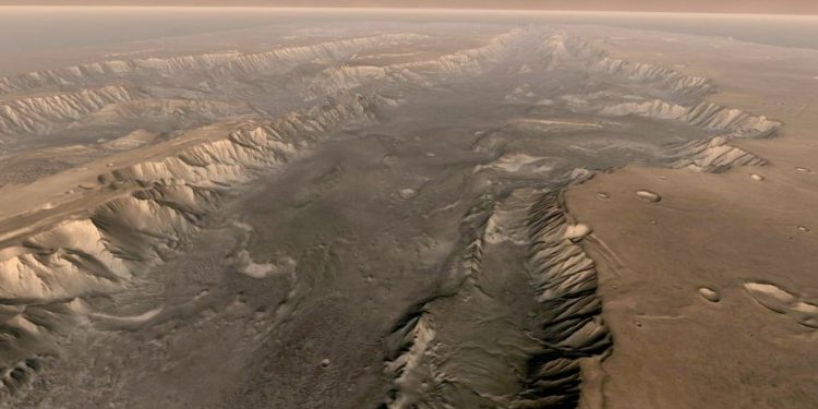 Pesquisadores encontram ‘quantidades significativas de água’ em Marte