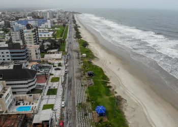 Após recursos, Governo anuncia consórcio vencedor da obra de recuperação da Orla de Matinhos. Veja antes e depois.