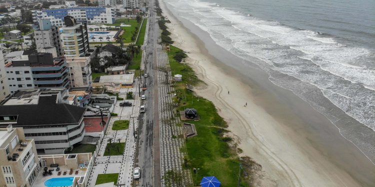 Após recursos, Governo anuncia consórcio vencedor da obra de recuperação da Orla de Matinhos. Veja antes e depois.