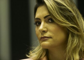Michelle Bolsonaro é alvo de intolerância religiosa na internet