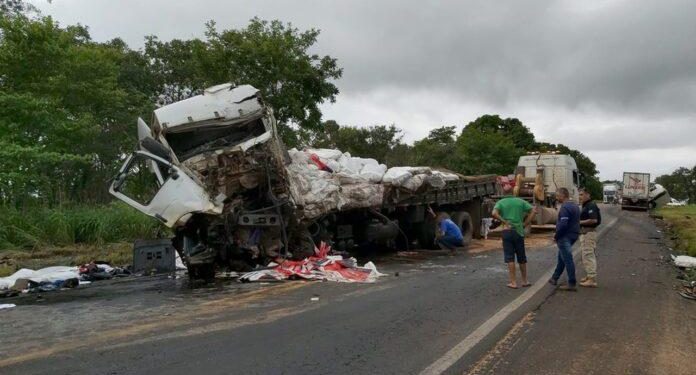 Irmãos guarapuavanos morrem em acidente envolvendo dois caminhões na região sul do Tocantins
