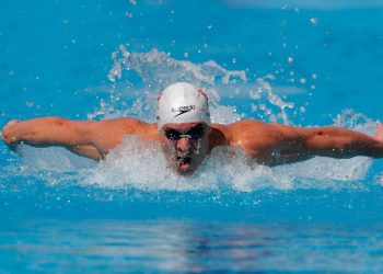Nadador brasileiro é tricampeão mundial dos 50 metros borboleta