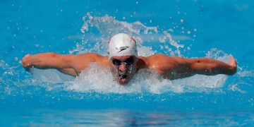 Nadador brasileiro é tricampeão mundial dos 50 metros borboleta