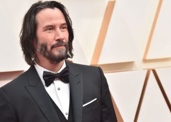 Keanu Reeves revela que pulou de prédio 19 vezes para o novo filme “Matrix”
