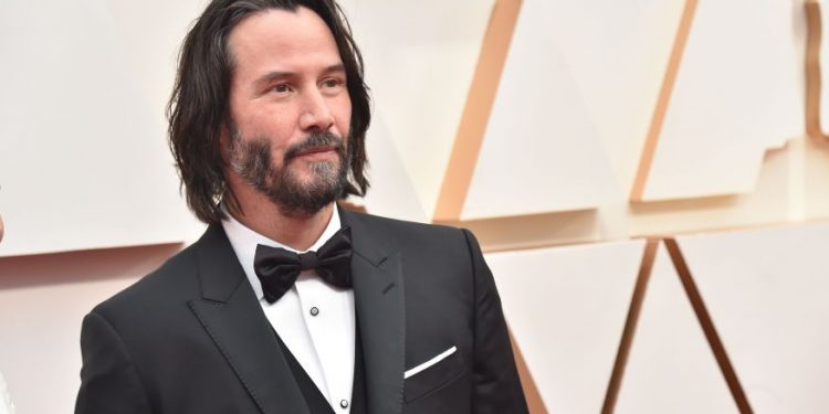 Keanu Reeves revela que pulou de prédio 19 vezes para o novo filme “Matrix”