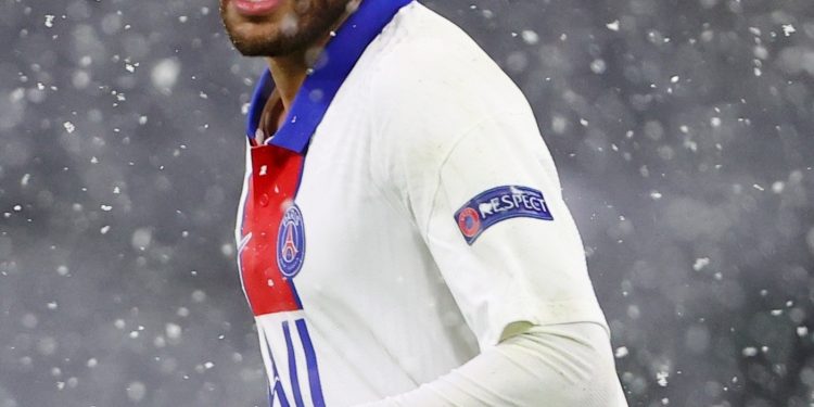 Neymar fecha 2021 com pior média de gols e assistências por jogo desde que chegou à Europa