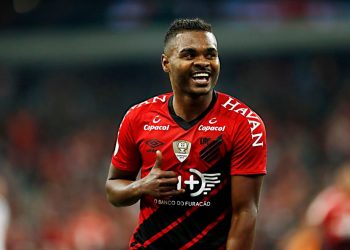 Internacional faz proposta por Nikão, que fica mais longe do Athletico