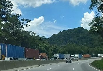 Fila quilométrica na 277 sentido Curitiba-Paranaguá