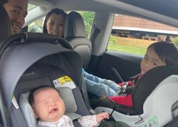 ‘Tesla Baby’: mãe dá à luz dentro de carro com piloto automático ativado