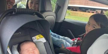 ‘Tesla Baby’: mãe dá à luz dentro de carro com piloto automático ativado