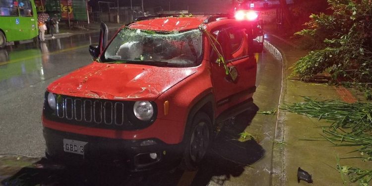 Empresário é encontrado nu após carro capotar em rodovia de Contagem, na Grande BH