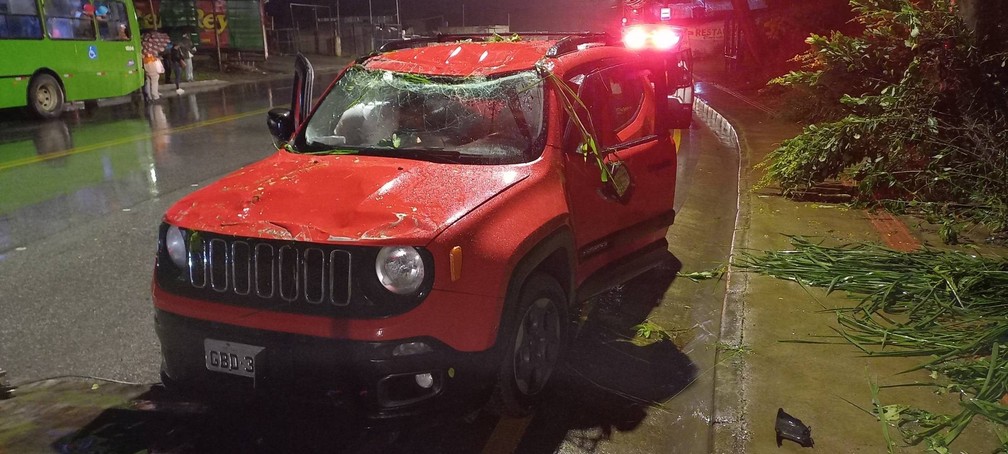 Empresário é encontrado nu após carro capotar em rodovia de Contagem, na Grande BH