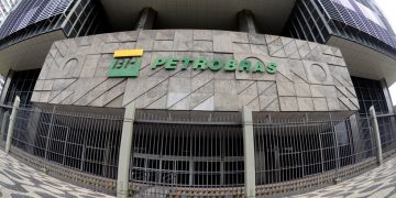Petrobras abre concurso com 757 vagas de nível superior