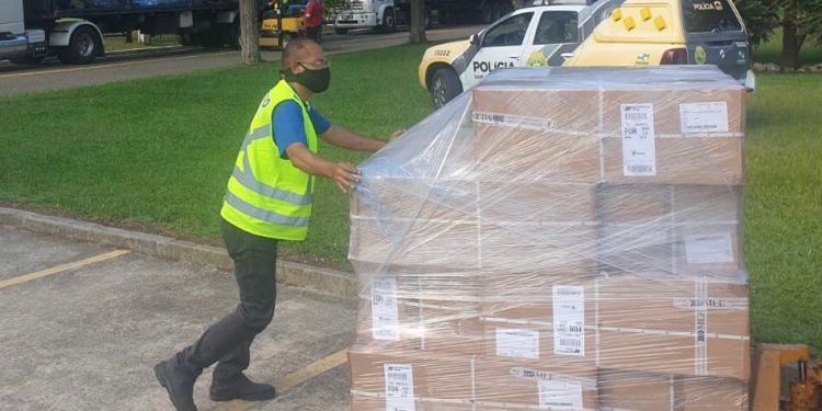 Quase 9 mil pistolas chegam ao Paraná para renovar armamento da PM