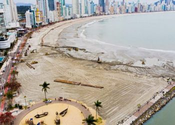 Balneário Camboriú (SC) libera nova faixa de areia em temporada de verão